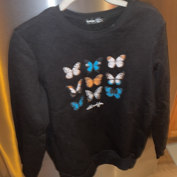 SHEIN Butterfly Sweatshirt 🦋 - Picture 6 of 11